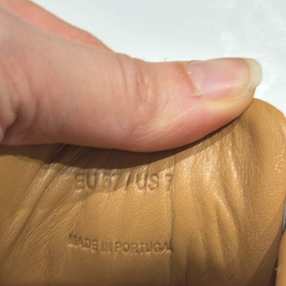 JOYASOL Women's Paisley Sneaker All White Size 7
MSRP $220 - Picture 6 of 10